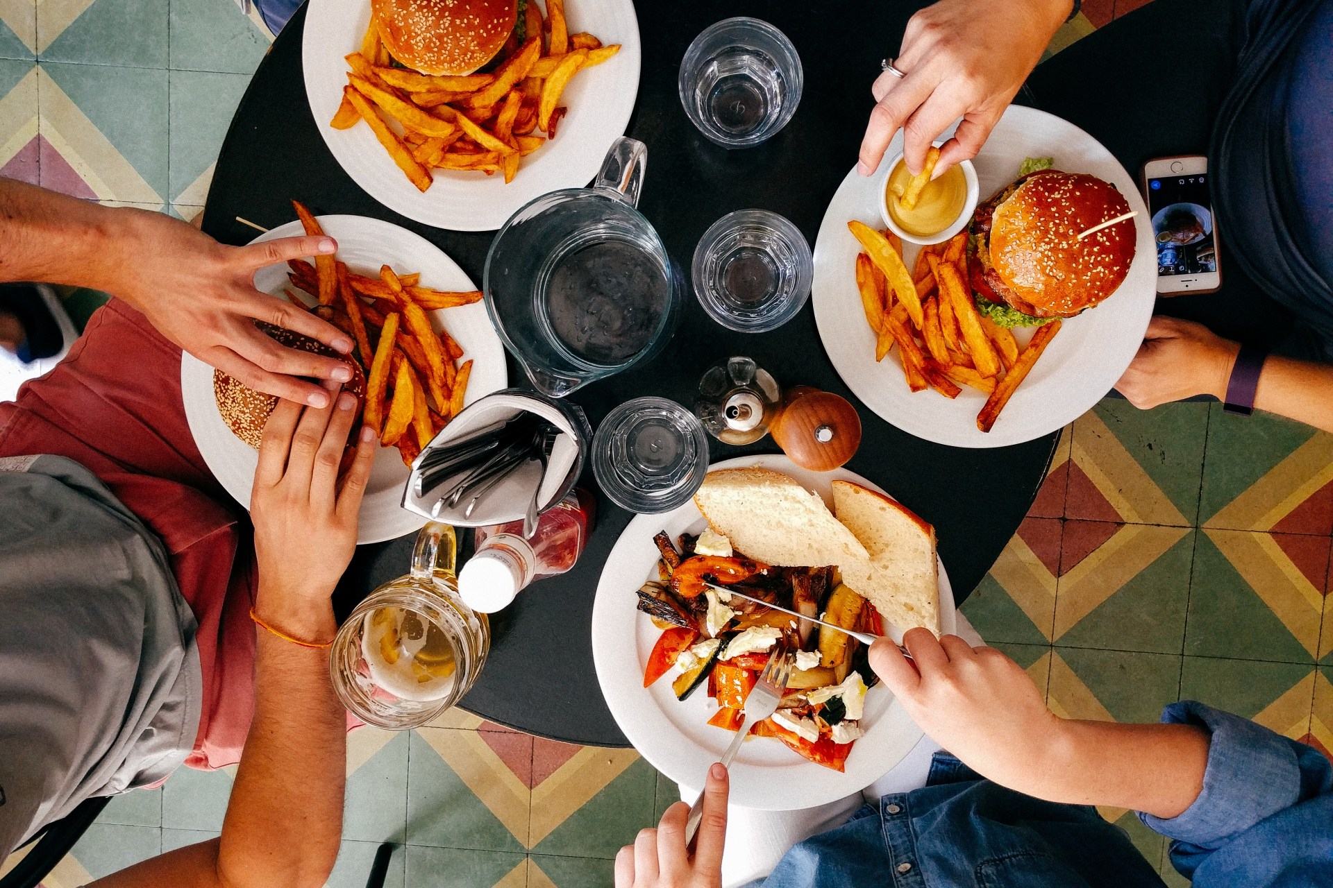 9 Ways To Win Over His Family The First Time You Meet Them