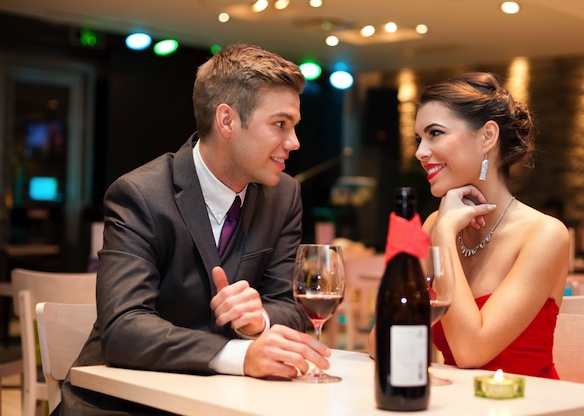 7 Dead Giveaways That He’s Incredibly Into You On The First Date