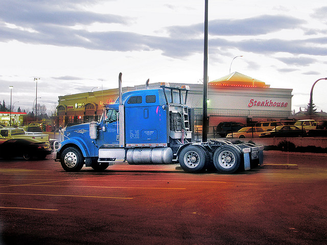 31 Truck Drivers Reveal Their Crazy, Bizarre And Wild Experiences On The Road