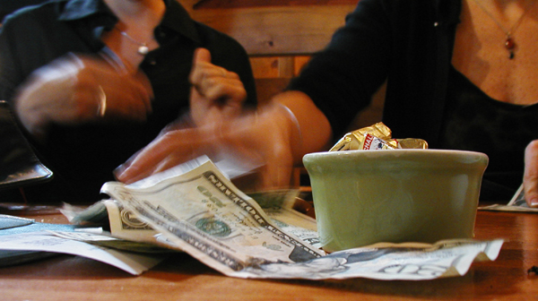 19 Waiters Reveal The Most F*&ked Up Thing They Overheard Waiting Tables