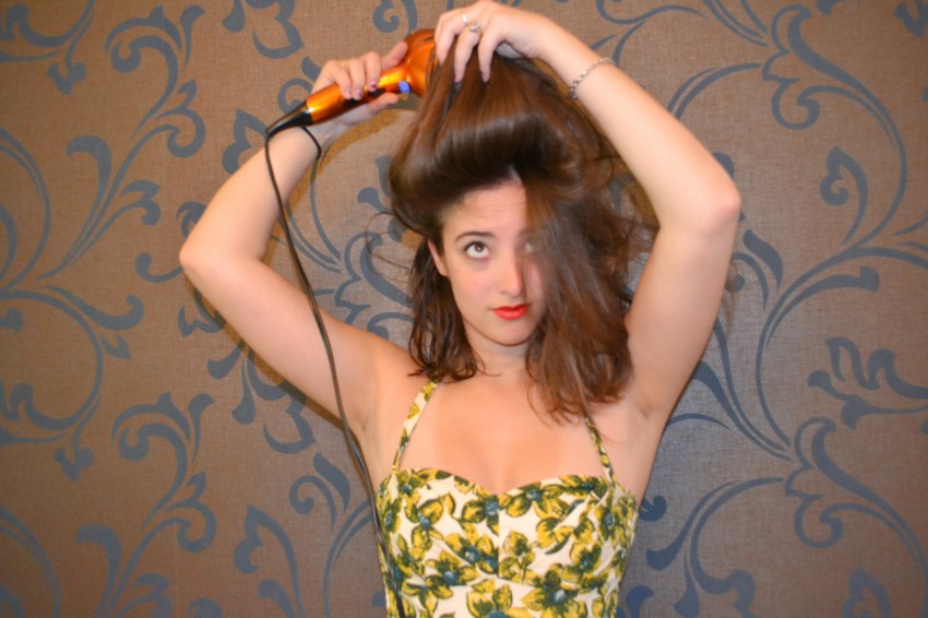 How To Get The Perfect 50s Hairstyle (Even If You Suck At Doing Hair)