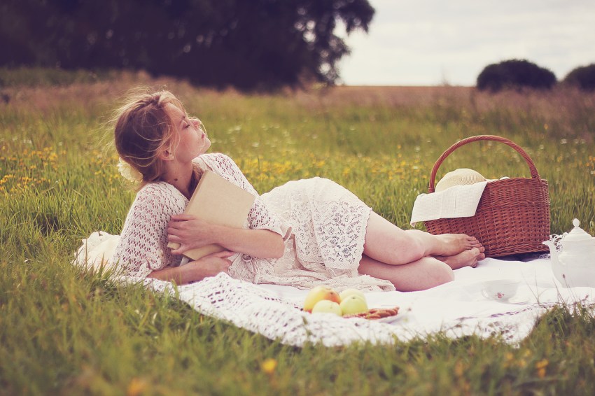 25 Struggles Only Book Lovers Understand