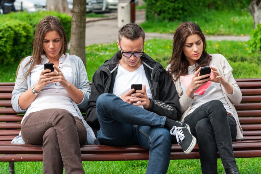 12 Alarming Ways Texting Controls Modern Relationships