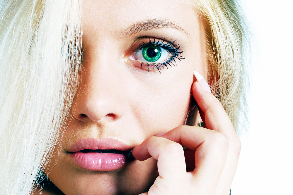 When You’re A Pretty Girl With Social Anxiety, Good Looks Are A Curse