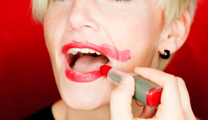 10 Fails That Happen When You Do Your Makeup