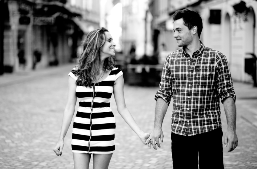 8 Signs She Wants To Be Your Girlfriend