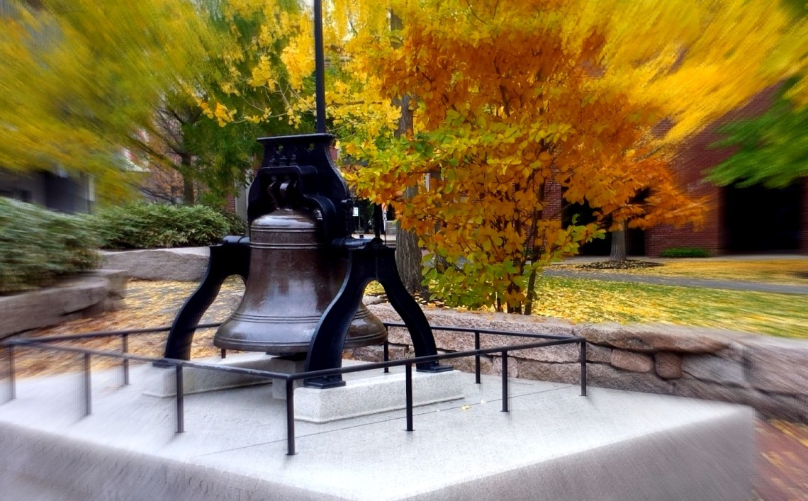 Lingering autumn leaves at Salem's war memorial. Photo: Porter Anderson