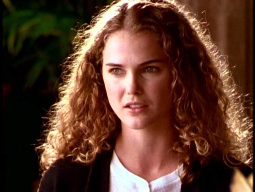 10 Kind Of Weird But Mostly Sweet Things Quiet People Do When Trying To Woo You