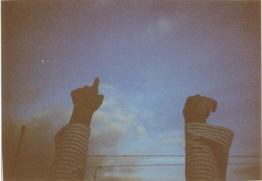 17 Things That Happen When You Feel Alone With Other People