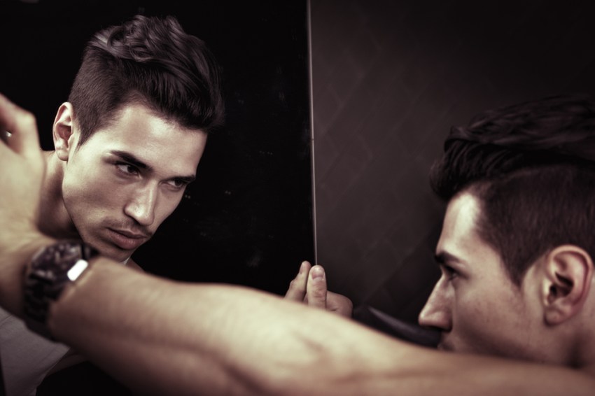 11 Dating Red Flags You’re Bound To See With A Narcissist