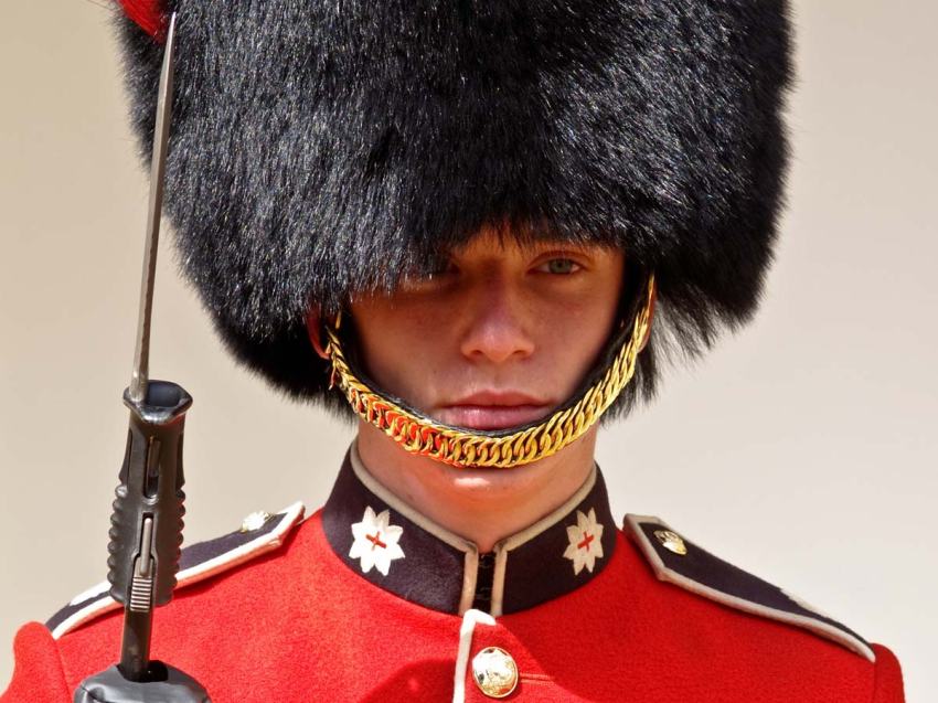 20 Things You Should NEVER Do When Visiting England