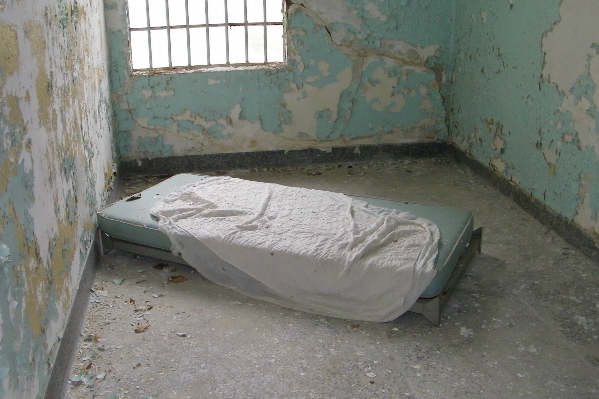 10 Real-Life Horror Stories From The Psych Ward