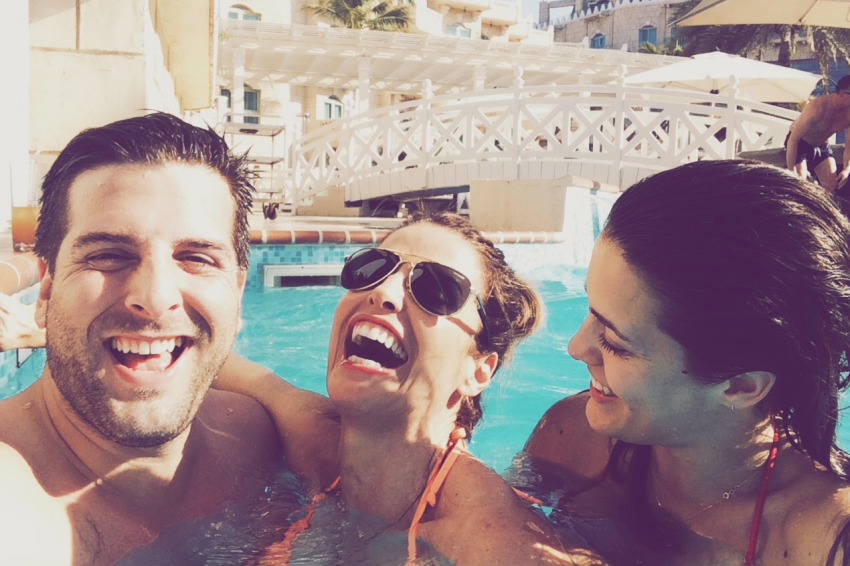 16 Small Gestures Women Make When They Care About You But Don’t Want A Relationship