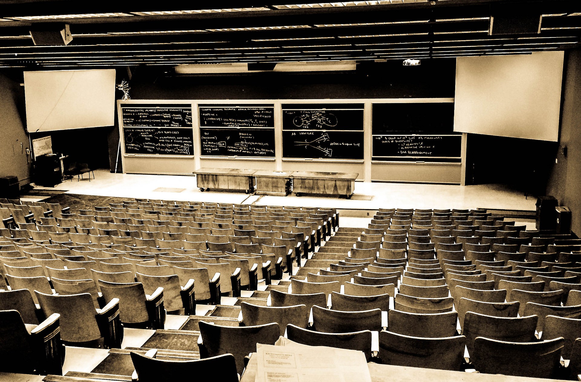 14 Baffled Teachers Share Hilariously Stupid Questions Their Students Have Asked Them