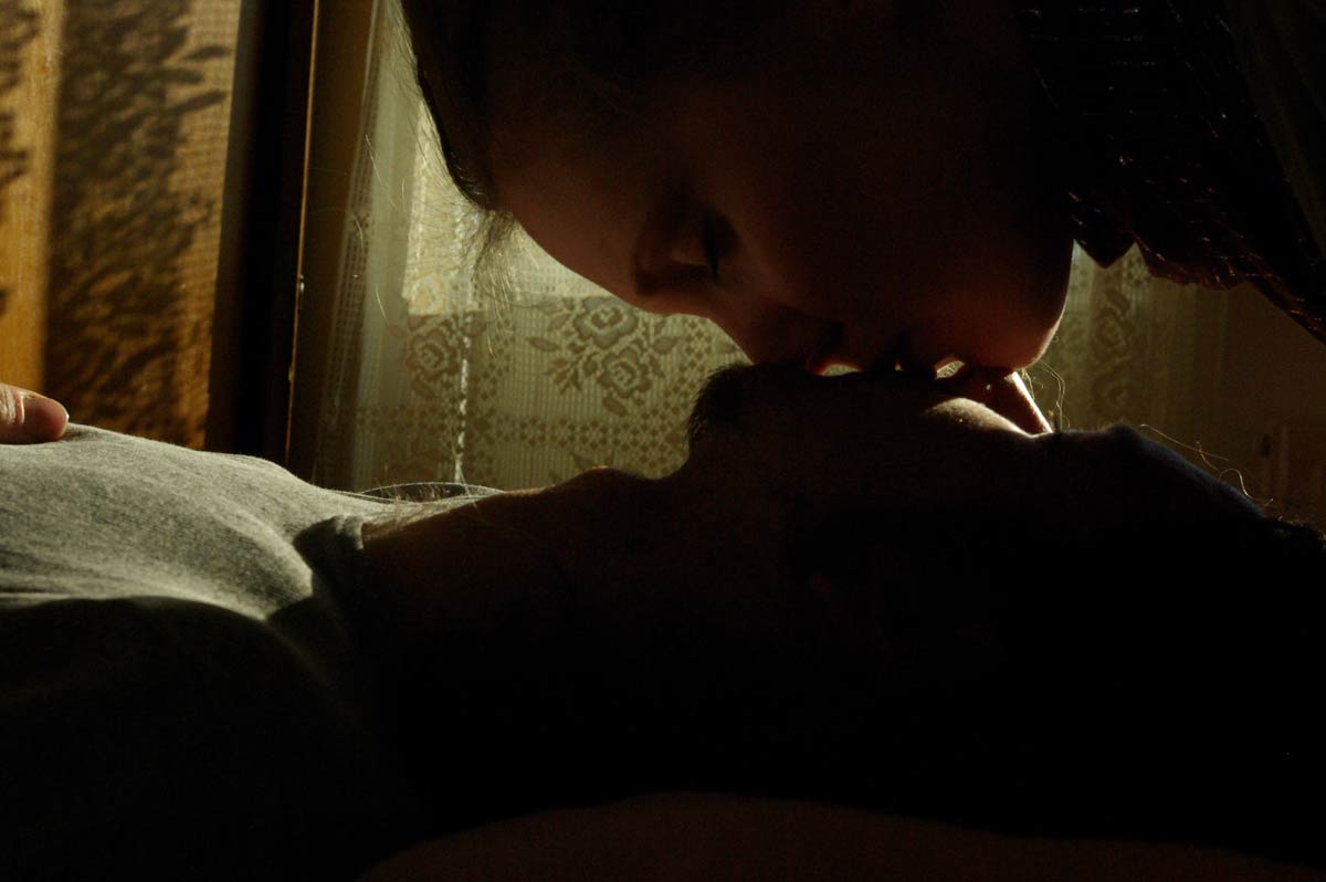25 Couples On The Weird Things They Do Together When No One’s Looking