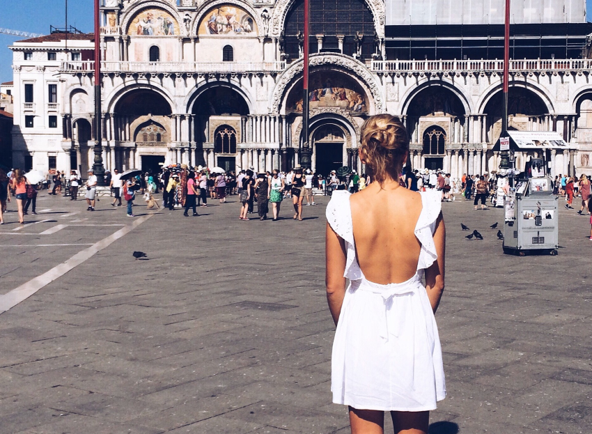 32 People Talk About Why Guys Never Get The Hint When A Woman Flirts With Them