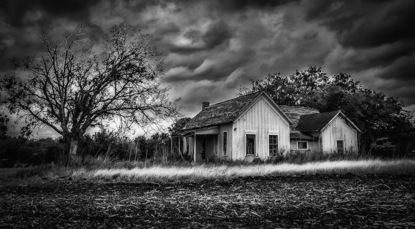 I Wanted To Look Brave In Front Of My Girlfriend, So We Went To The Allegedly Haunted Farmhouse Where No One Comes Back Out Alive