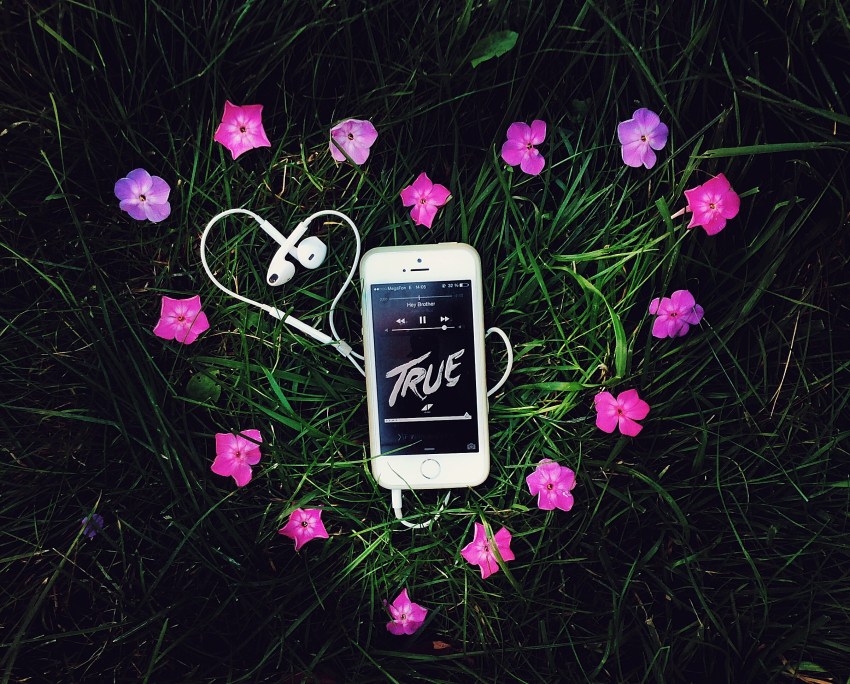 15 Signs You’re “Sort Of” In Love With Someone (Even If You Barely Know Them Yet)