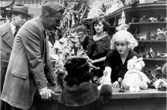 William Desmond Taylor directing the silent film Top of New York (1921)