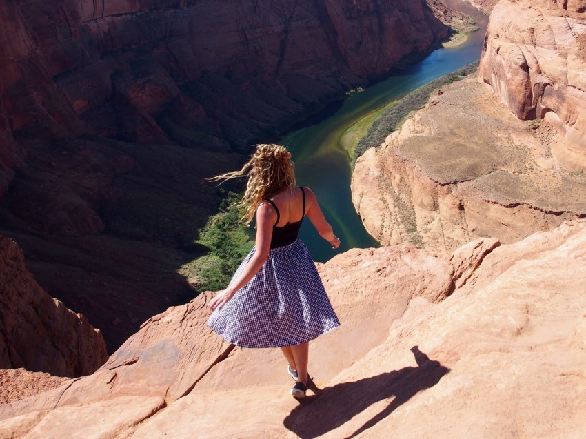 7 Signs You’re Running From Your Feelings Because You’ve Been Hurt Before