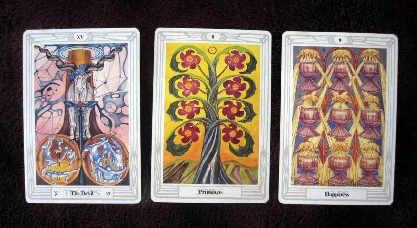 18 Psychics And Tarot Readers Say What They Really Think About Horoscopes, Prophecy, And Palm Reading