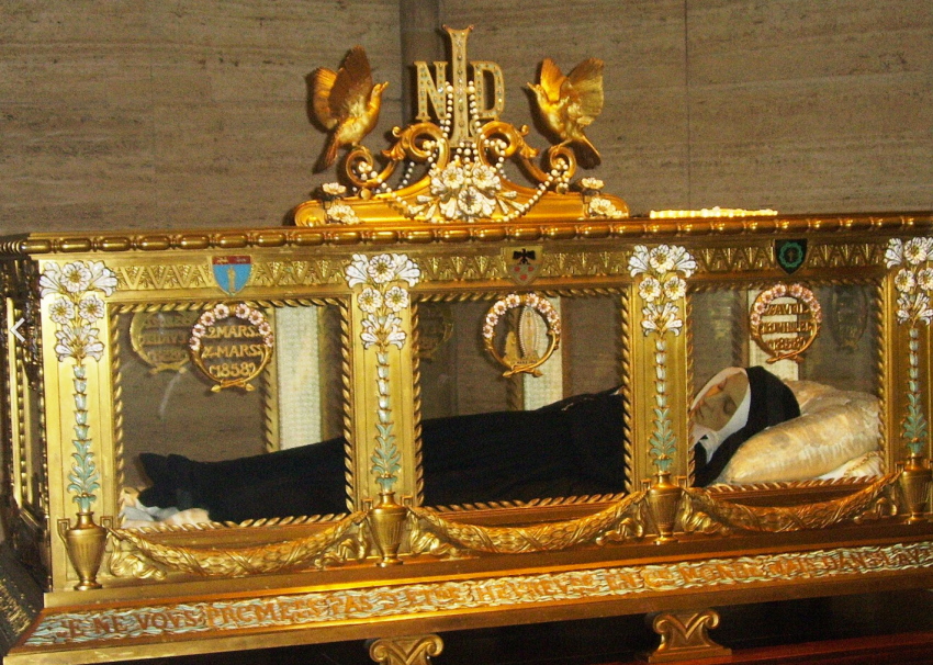 10 Famous Dead Bodies You Can Actually Visit