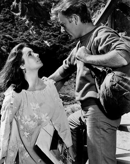 Elizabeth Taylor and Richard Burton. (Wikimedia Commons) 