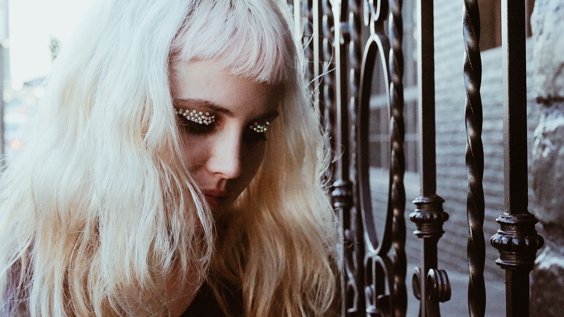 What It’s Like To Be An Extrovert With Depression