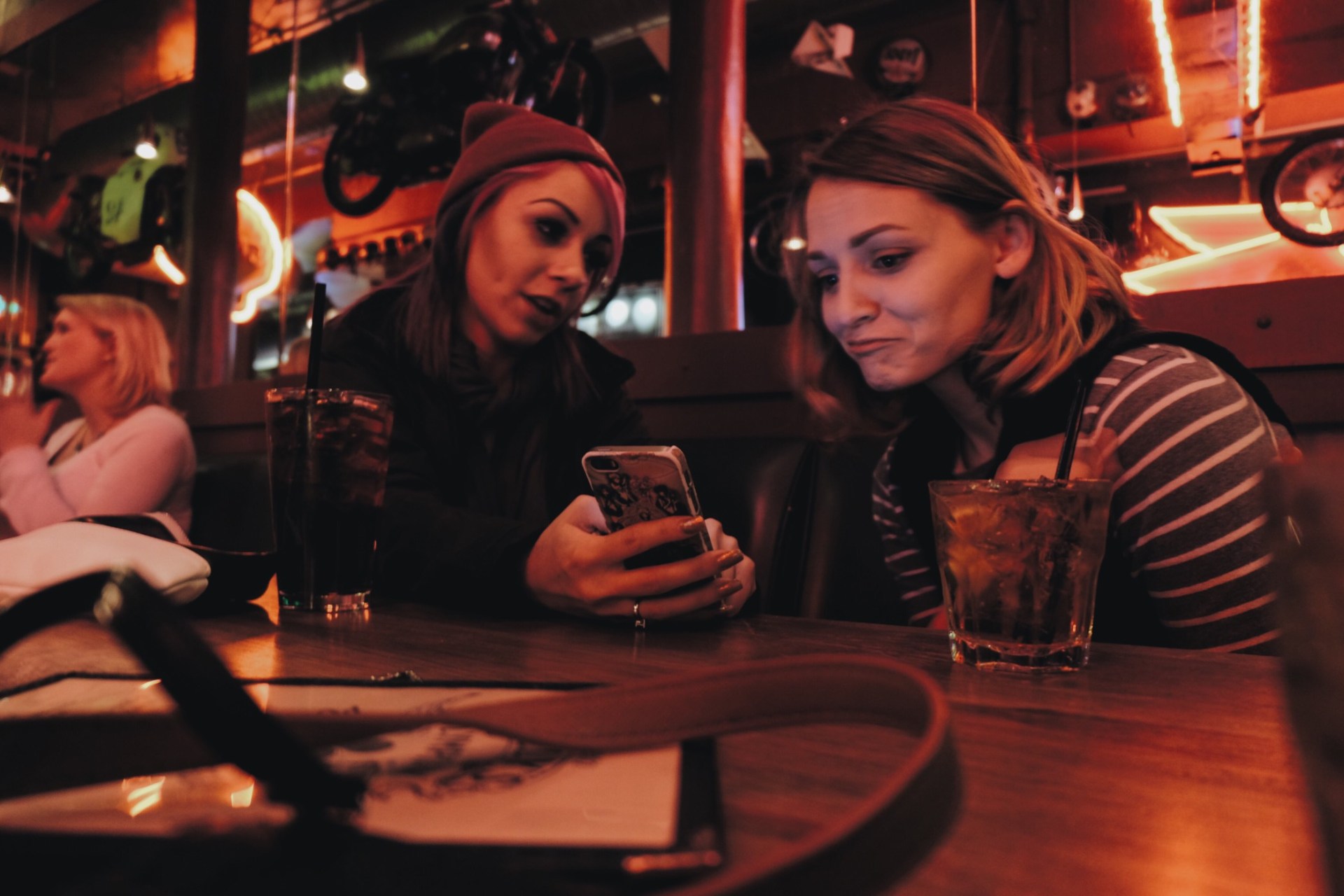 15 Things You Learn From Being The Only Single Lady In A Group Chat With Married Women