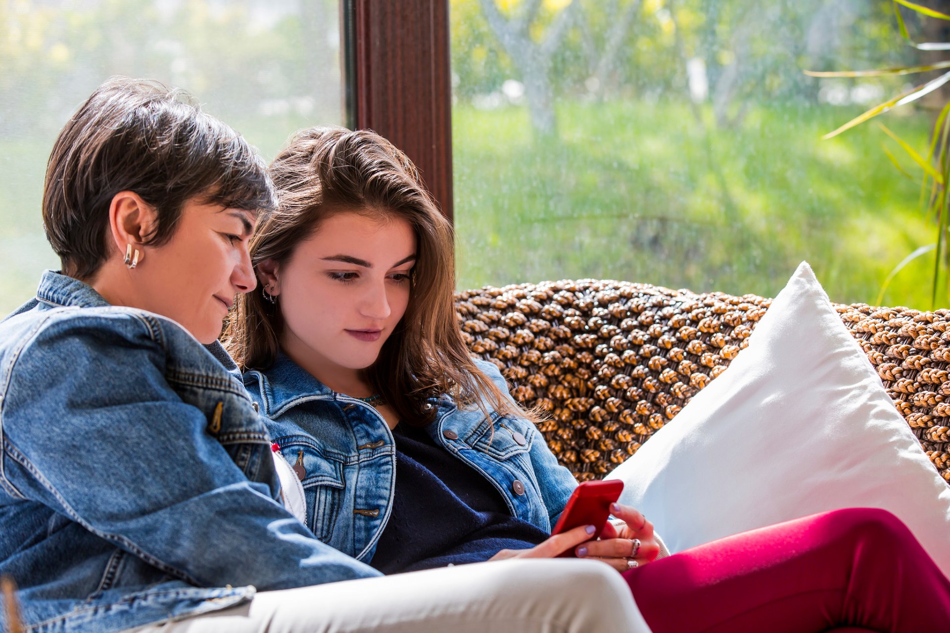 11 Perfect Reasons You Should Date A Girl Who’s Close With Her Mom