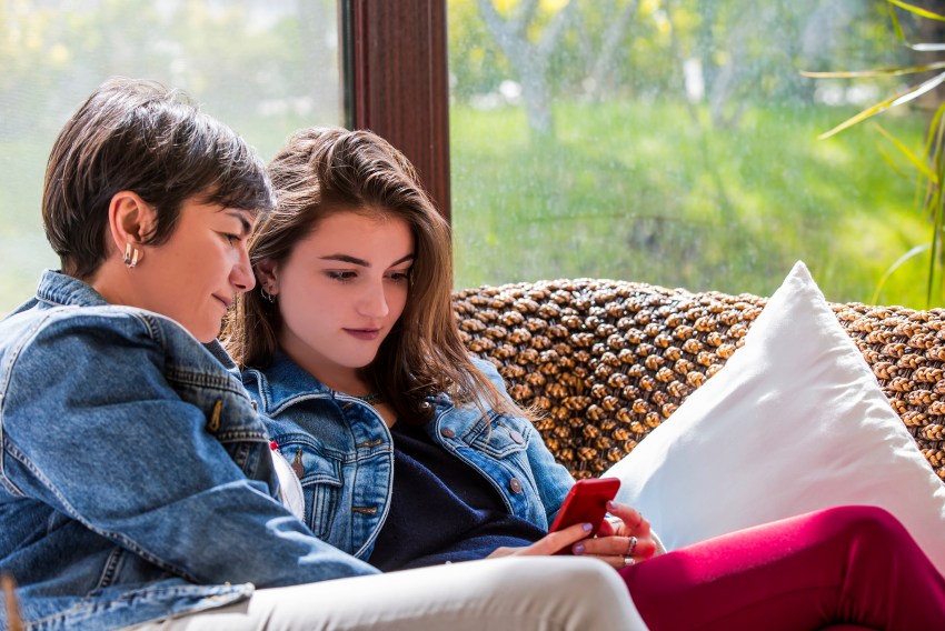 11 Perfect Reasons You Should Date A Girl Who’s Close With Her Mom