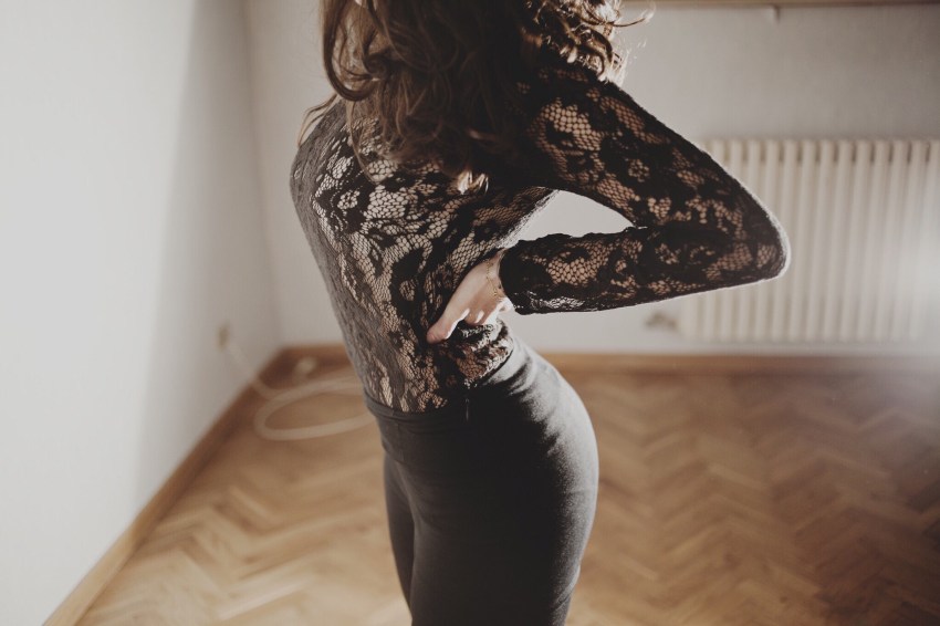 8 Confidence Boosting Ways To Feel Sexy (Even If You Think You’re The Furthest Thing From It)