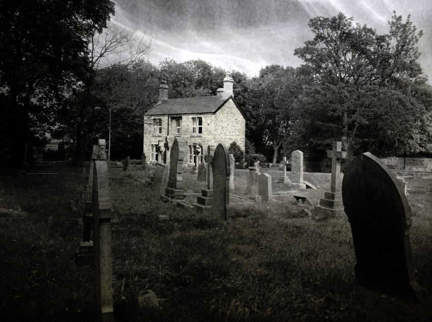 21 People Share The Creepiest, Most Unbelievable Thing They’ve Seen While Working On The Graveyard Shift