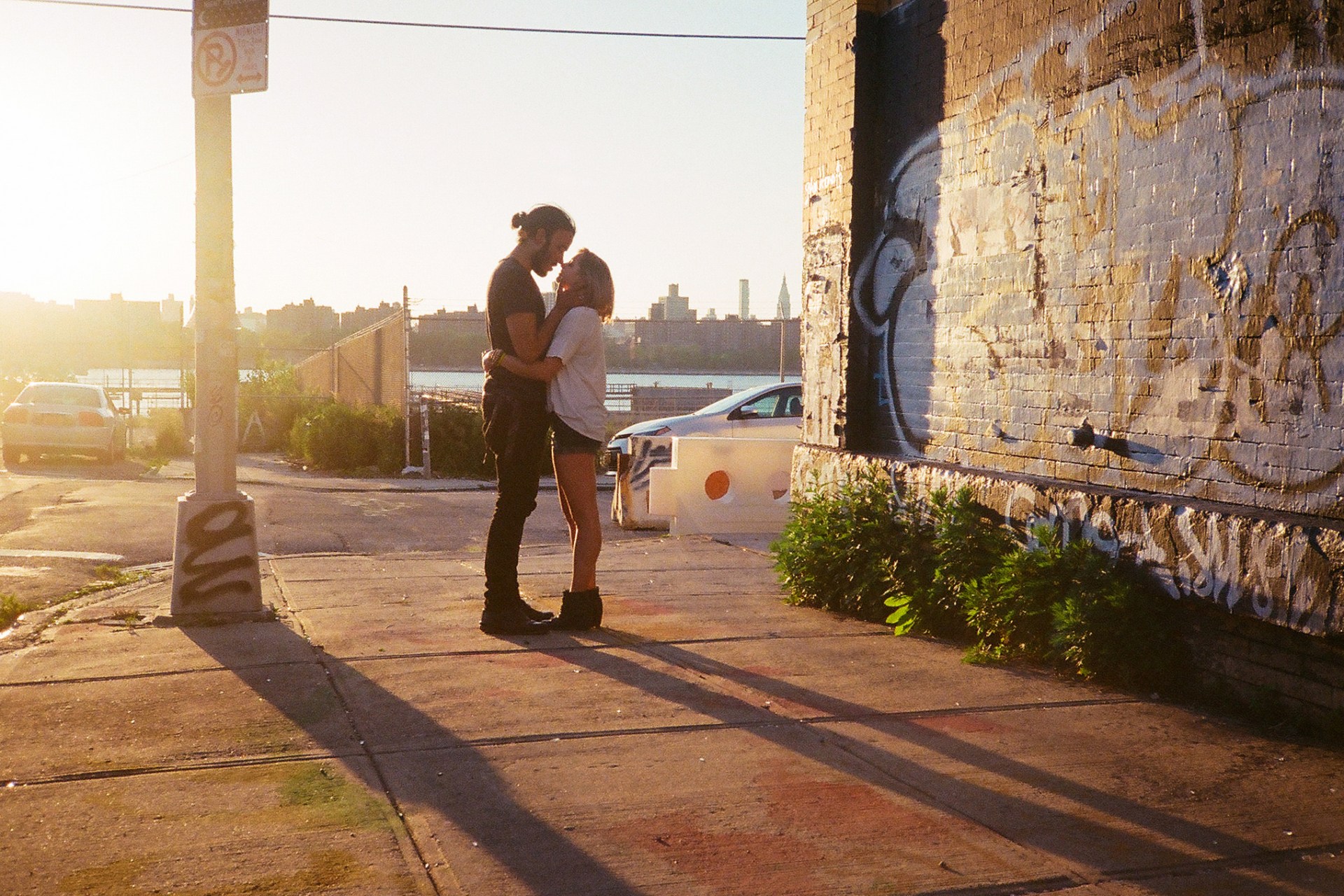 8 Ways To Tell If He’s BF Material (From The Very First Date)