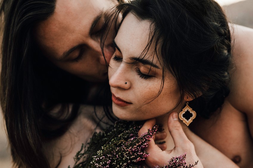 This Is How You’re Still Holding Onto Your Ex (And Why You Don’t Even Realize It)
