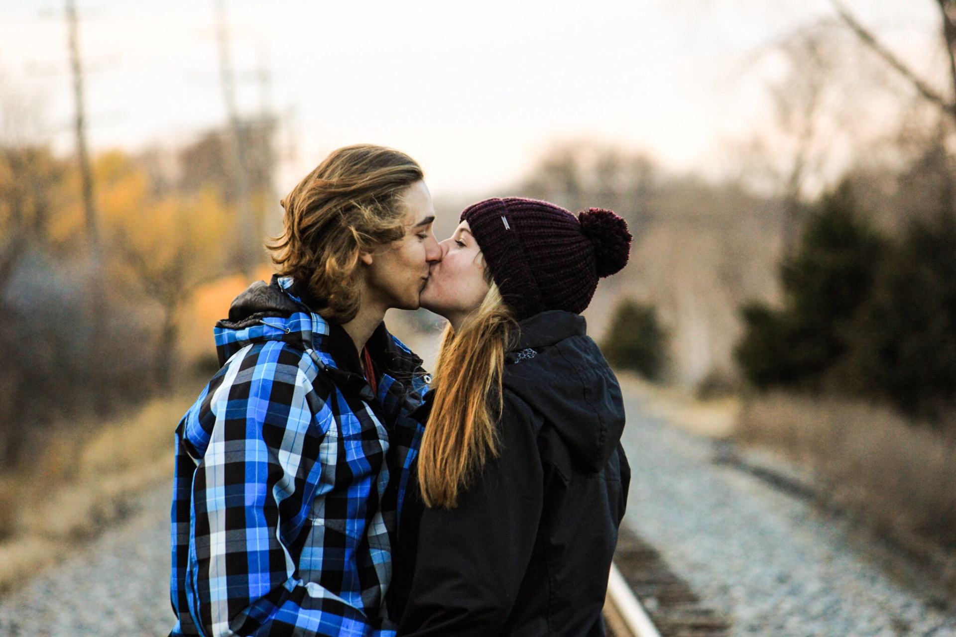 16 Surprisingly Honest Men On The Exact Moment They Fell In Love With Their Current Partner