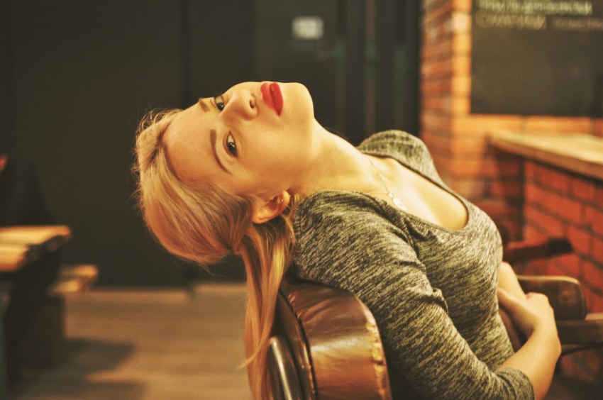 15 Reasons To Date The Girl Who Thinks Too Much