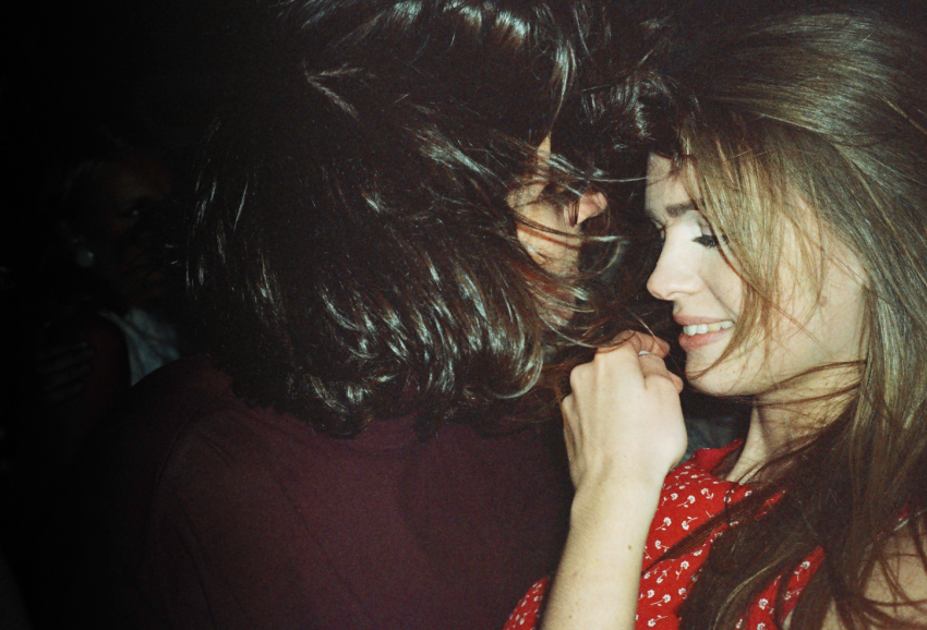 How To Know If Someone Loves You, Based On The 9 Main Types Of Nonverbal Communication