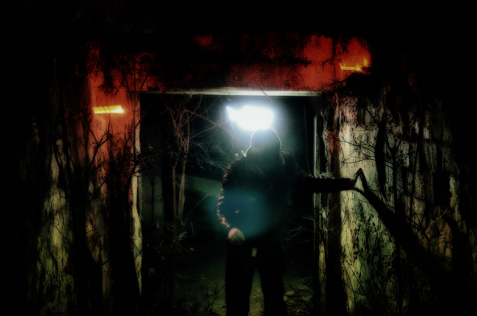24 Real Life Stories Of Stranger Encounters That Are As Scary As Any Horror Movie