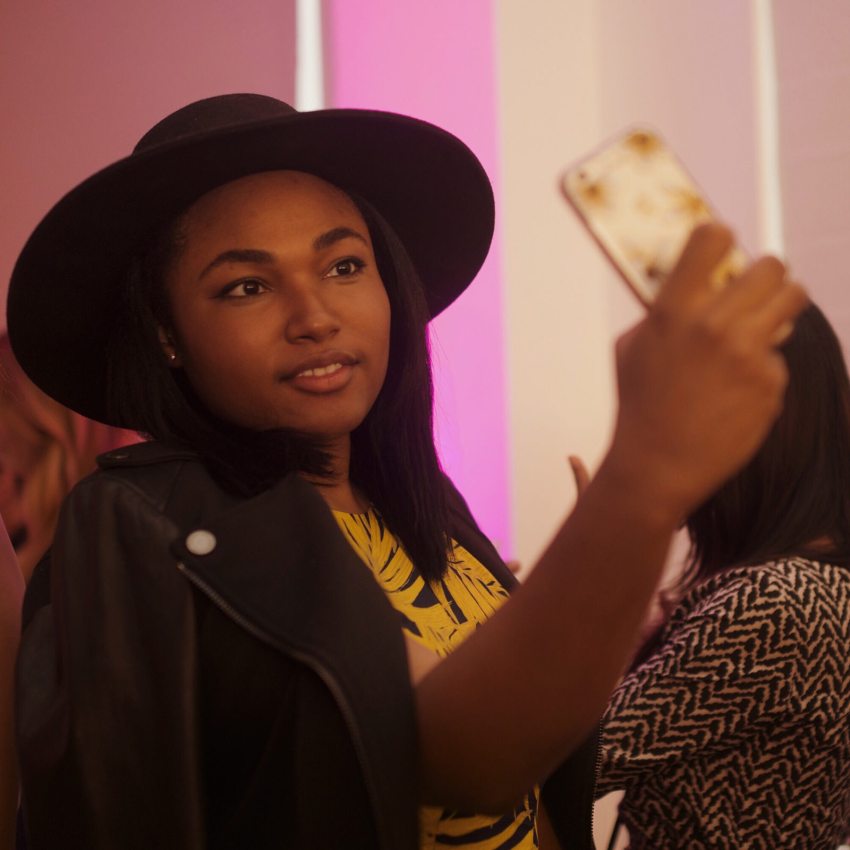 25 Tinder Tips That Will Make EVERYONE Swipe Right For You