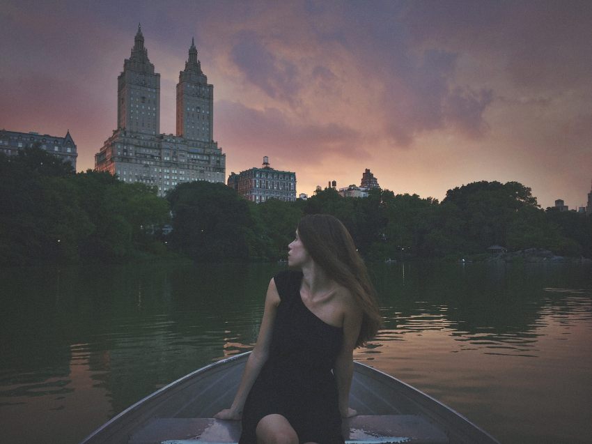 12 Signs You’re In The Wrong Story (And It’s Time To Leave)