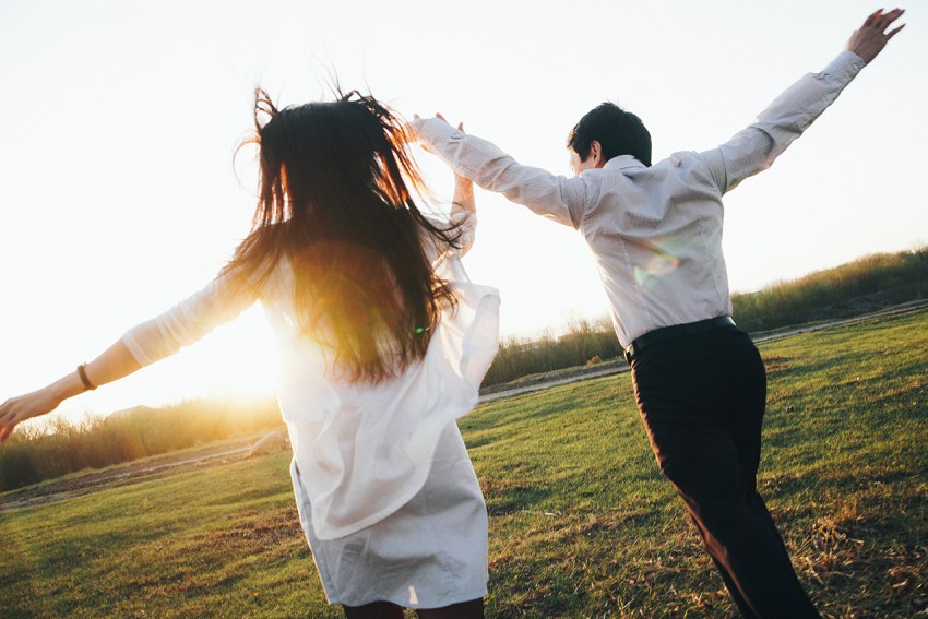 13 Unmistakable Signs That You Are In Love With The Right Someone