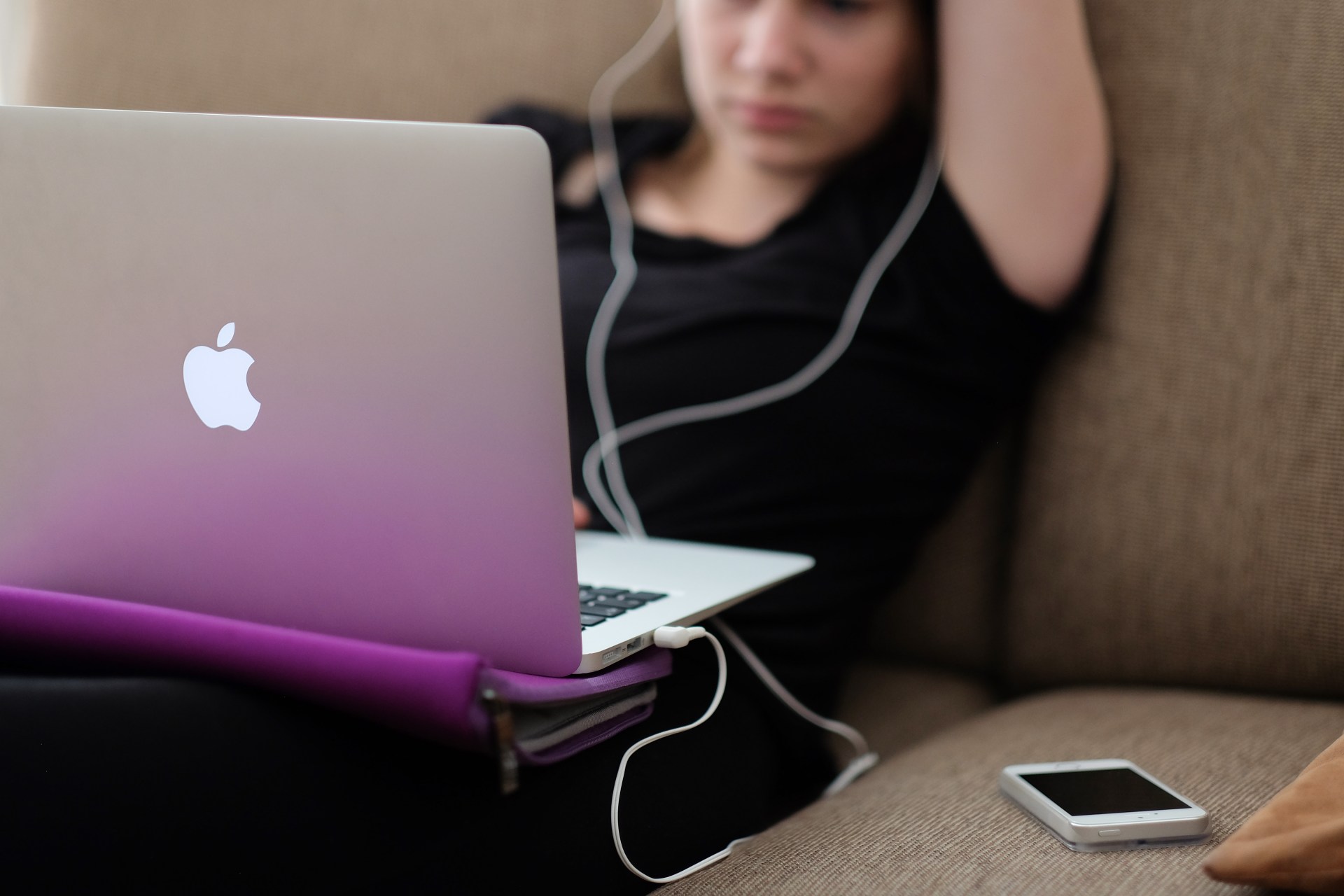 The Real Reason Why He Hasn’t Been Texting You