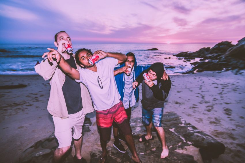 18 Men Reveal The Tinder Messages That Immediately Turn Them Off