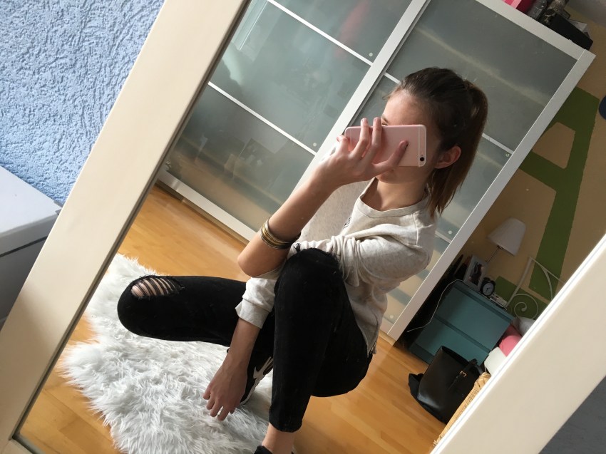 The Truth About Why Every Introvert Secretly Hates Their Phone