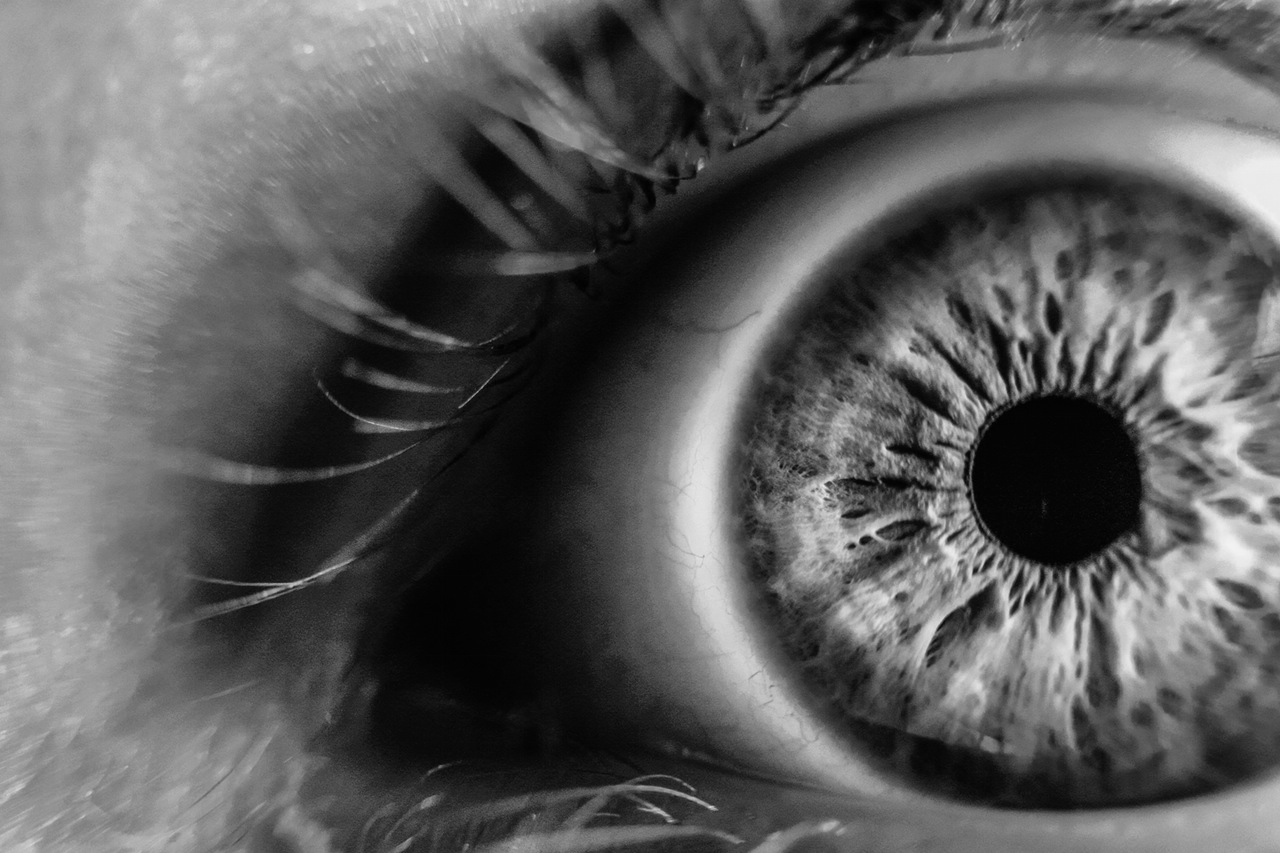 I Switched Contact Brands And Now I’m Going To End Up Blind (Or Dead)