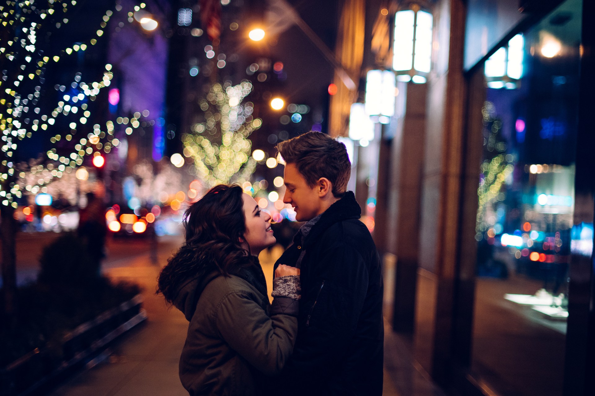 33 Flirtatious Little Things Men Do When They Want To Date You