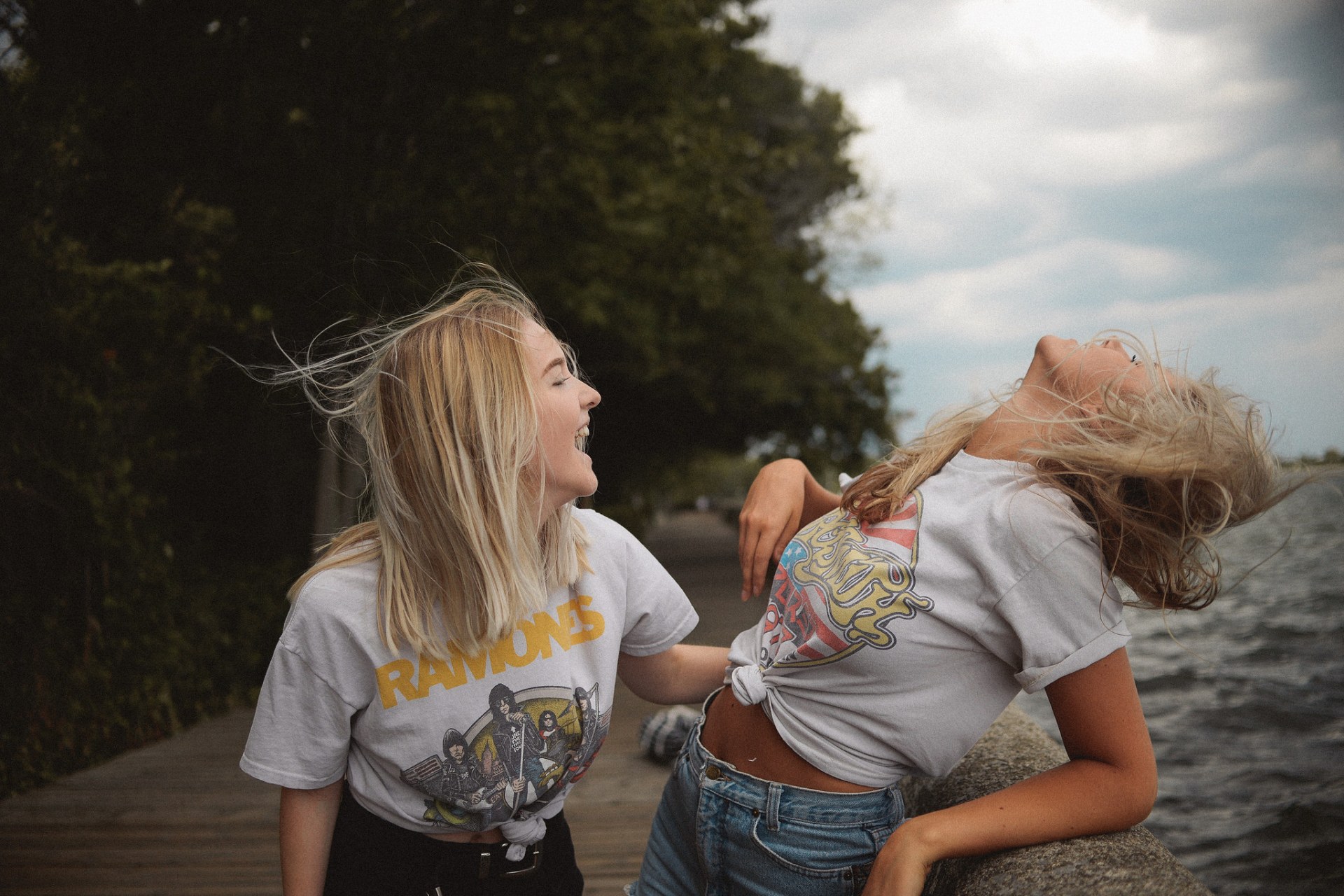 40 Texts To Send Your Best Friend ASAP, Because She Deserves To Feel Loved