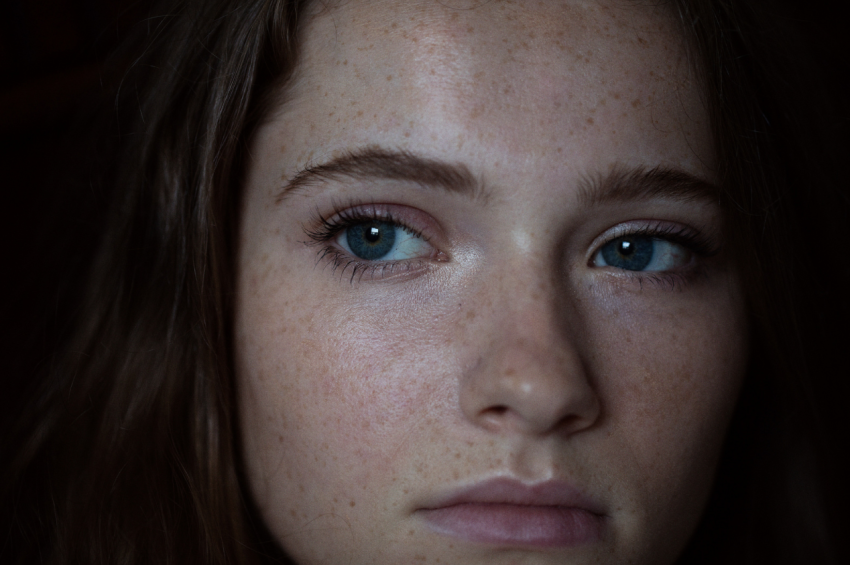 11 Things You Might Not Realize She’s Doing Because She’s Guarding Her Heart