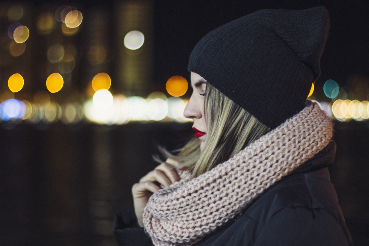 12 Things You Don’t Realize She’s Doing Because She Feels Worthless